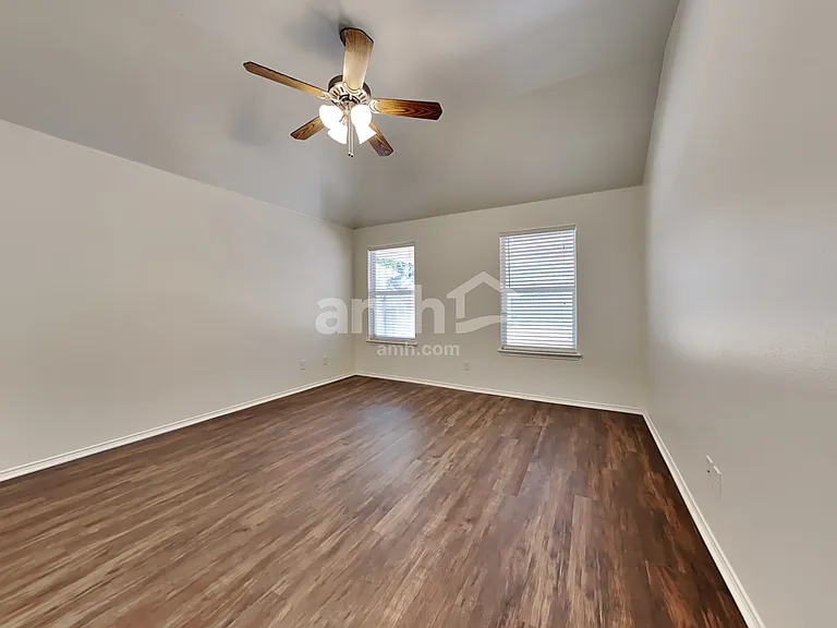 4406 Shady Elm Dr — Photo 9