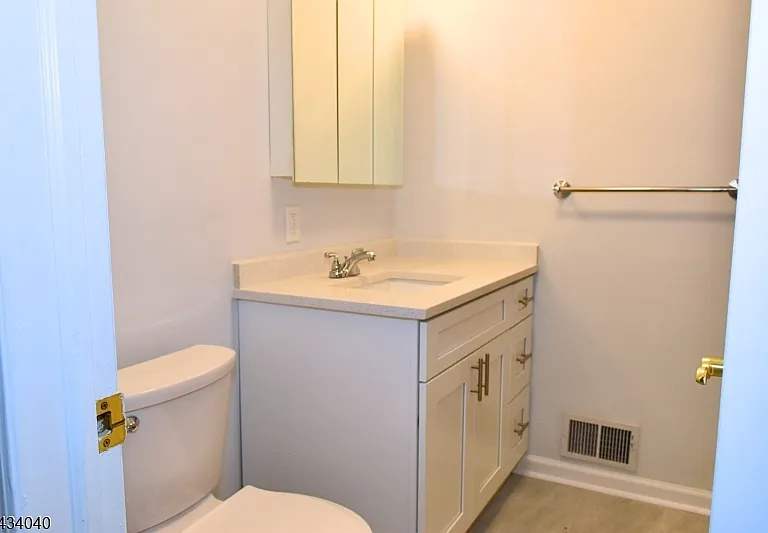 10 Garden Dr #2 — Photo 25