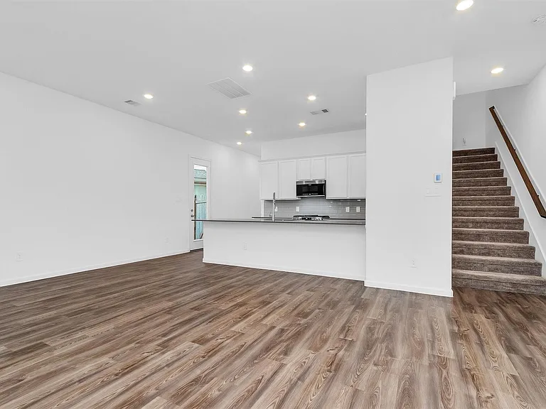 677 Royal Arch Dr — Photo 13
