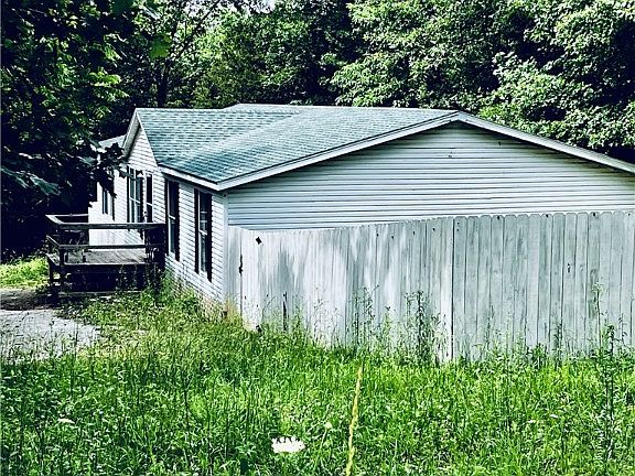 4th image of 316 Stateline Dr