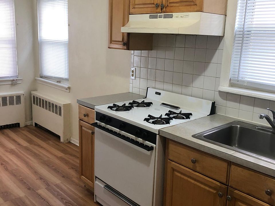 1st image of 1868 E 52nd St #1