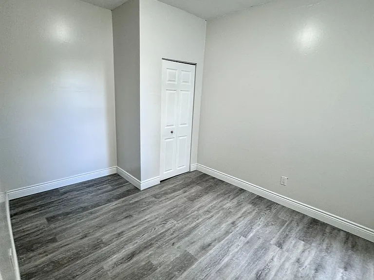 476 Aylmer Ave — Photo 8