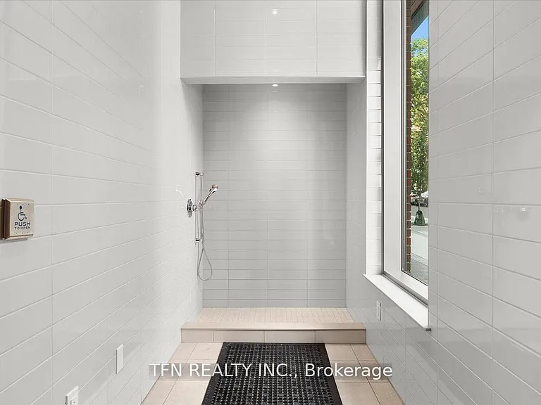 212 King William St #513 — Photo 21