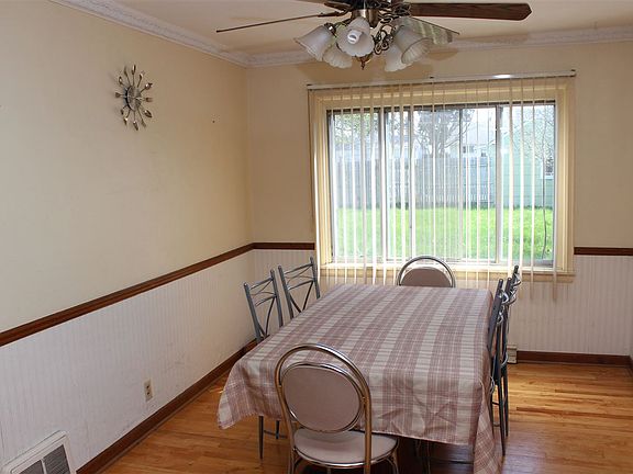 5th image of 1621 Lincoln Way W
