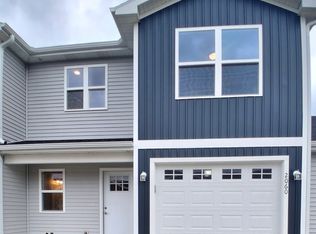 2060 Lion Gate Dr, Portage, MI 49024