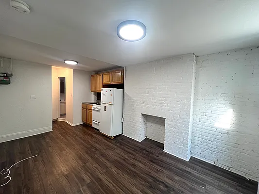 Rented by KNOCKKNOCK LLC | media 7