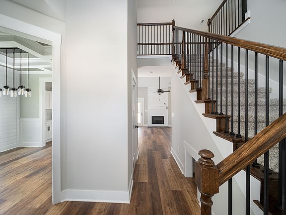 3rd image of 143 Easthaven Dr