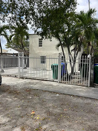 2908 NW 14th Ct #1 Photo 1