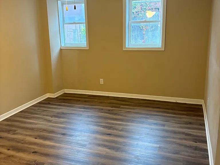 1471 Main St #6 — Photo 4