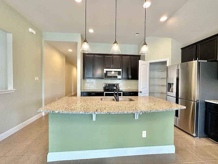 830 Old World Dr — Photo 7