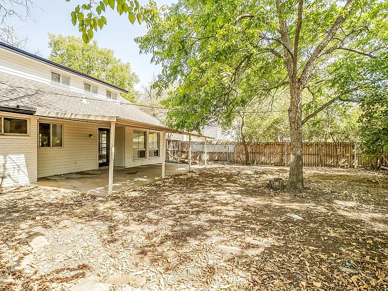 802 Sutton Ct — Photo 42