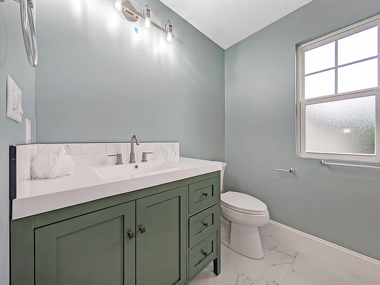 3020 Locust Blossom Cv — Photo 16