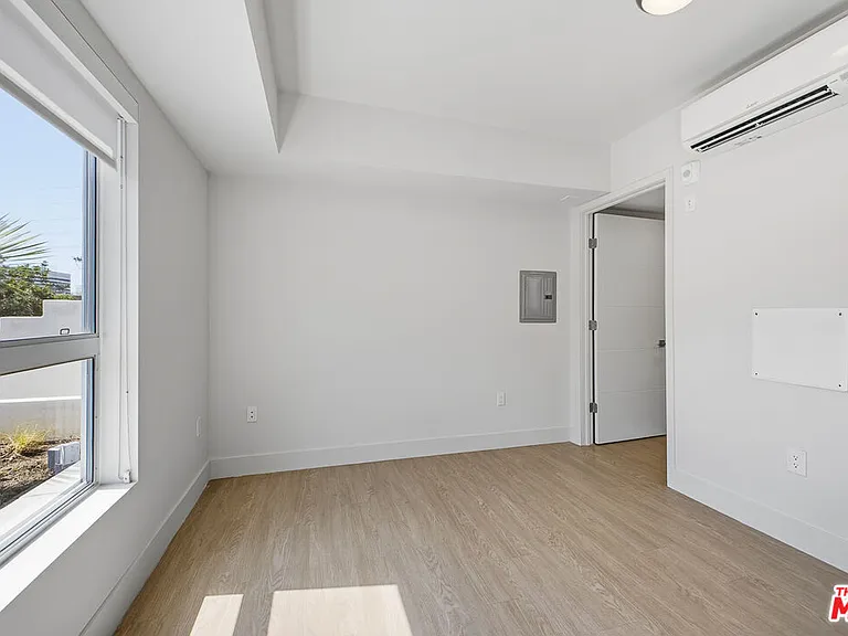 11837 Mayfield Ave #106 — Photo 2