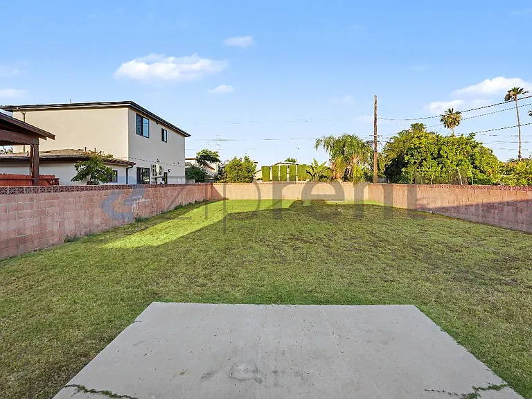 10916 Noble Ave — Photo 19