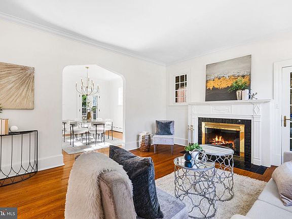 4th image of 406 Upland Pl