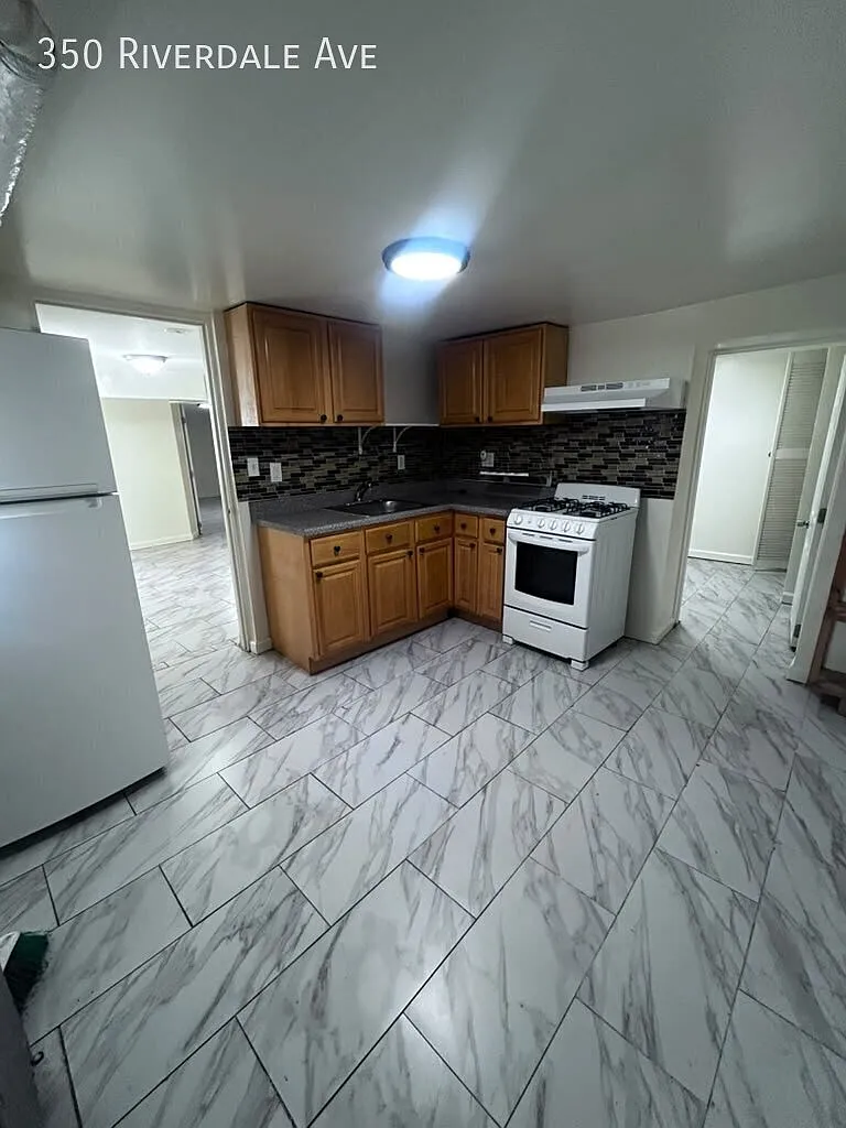 350 Riverdale Ave, Yonkers, NY 10705, USA — Photo 4