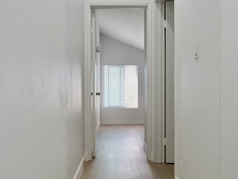 Right entrance to bedroom 3 and upstairs bathroom