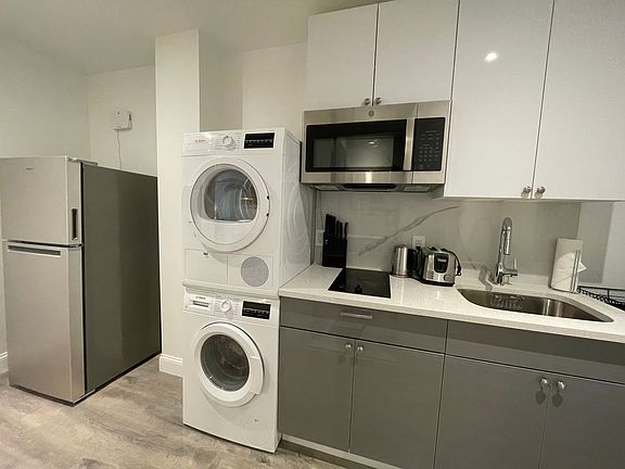 5th image of 336 E 15th St #F