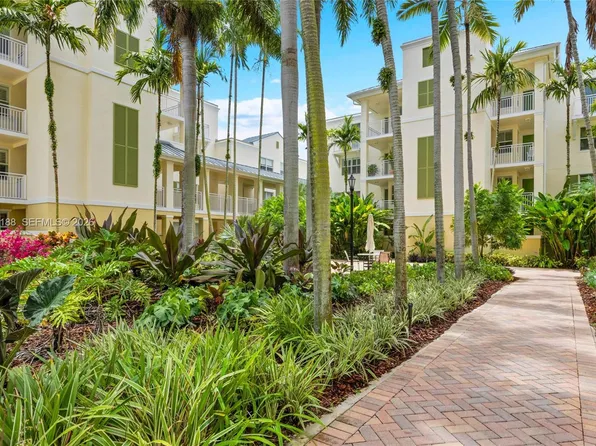 7620 SW 102nd St #121, Pinecrest, FL 33156