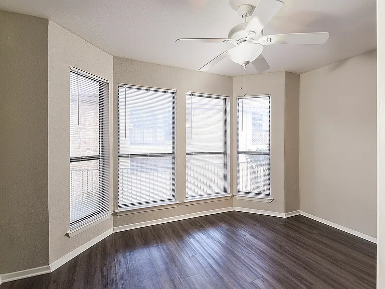 Cricket Hollow Apartments — Photo 23