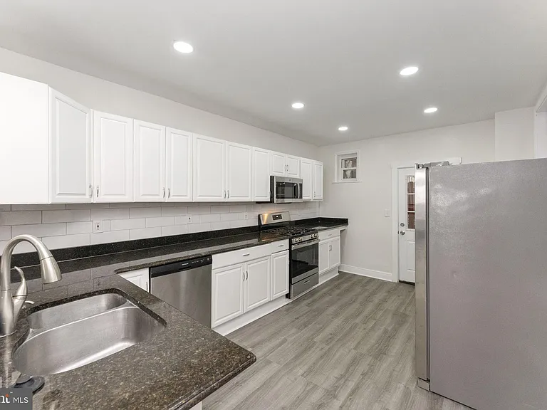 5426 Webster St — Photo 11