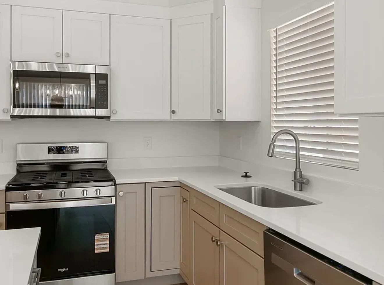 5 bed, 3200 sqft, $3,300 — Photo 3
