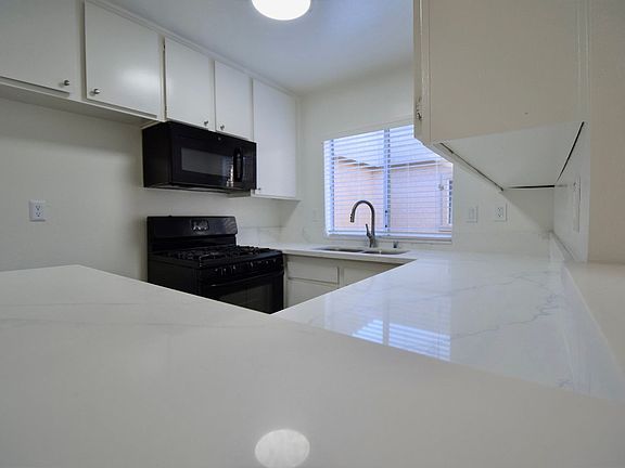 4th image of 21350 Parthenia St APT 203