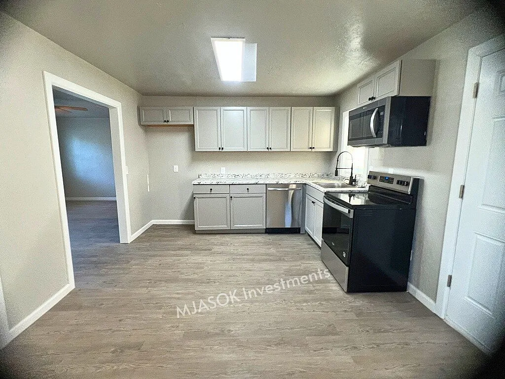 3 bed, 1.0 bath, 1032 sqft, $995 — Photo 4