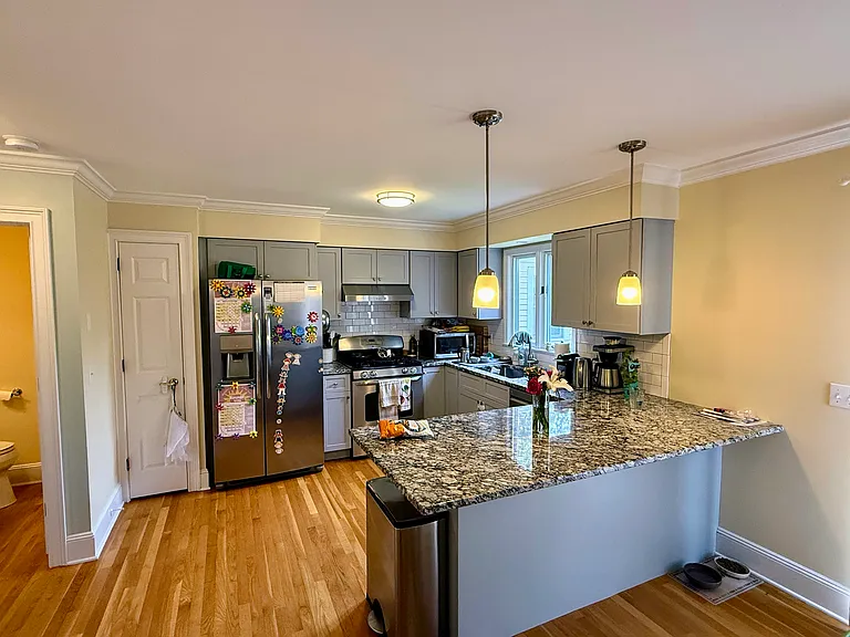 211 Hunyadi Ave — Photo 25
