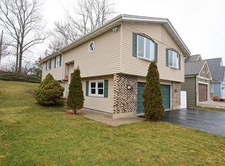 706 East St, Lemont, IL 60439