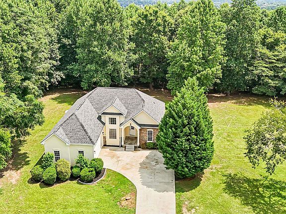 3rd image of 2850 Arrowhead Dr