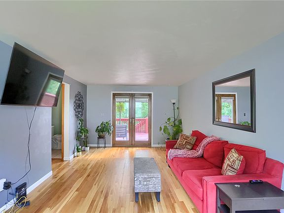 2nd image of 1132 Oblock Rd