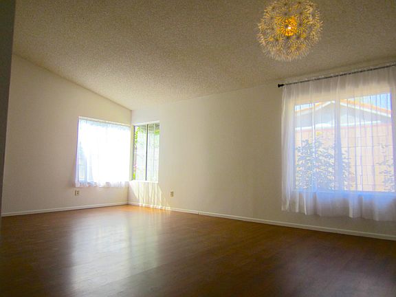 4th image of 1040 Kensington Dr