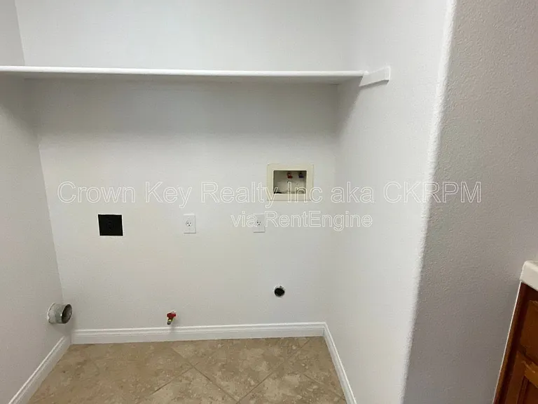 1030 Eastlake Cir — Photo 11