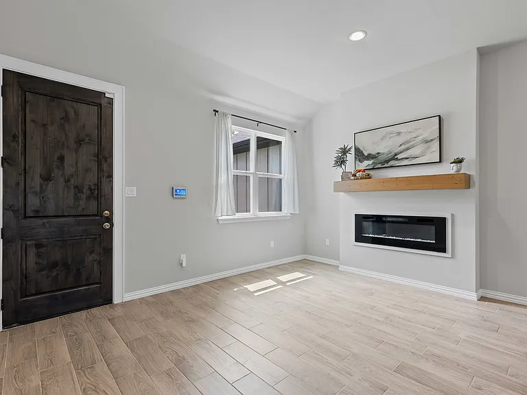 6111 Collins Ct — Photo 9