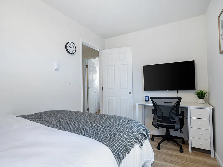 Emerson Apartments — Photo 5