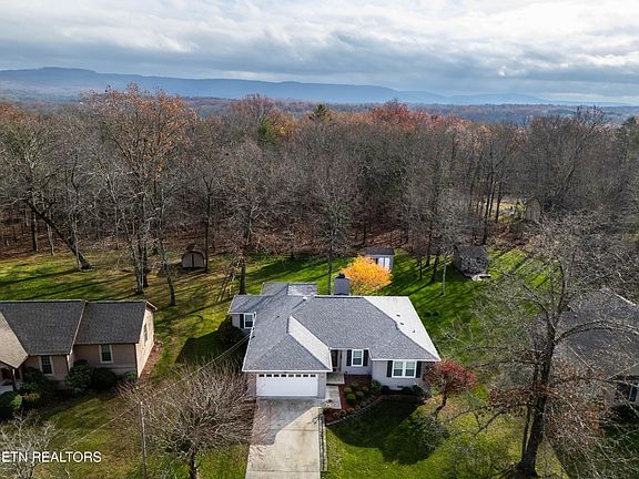 3rd image of 130 Pomeroy Dr