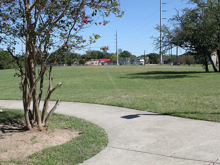 2403 Bosque Dr #B — Photo 25
