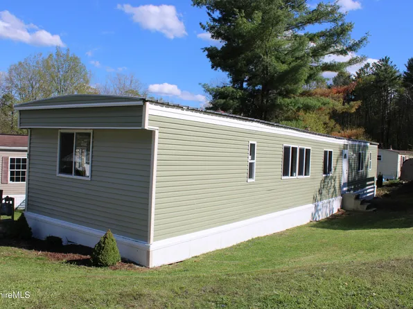 2 Lakewood Cir, Pittsfield, MA 01201