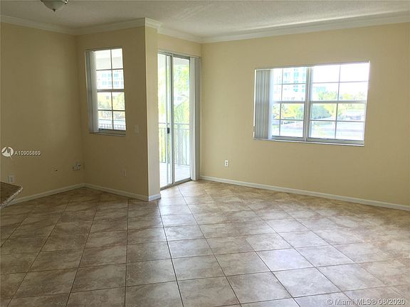 4th image of 3215 NE 184th St APT 14305