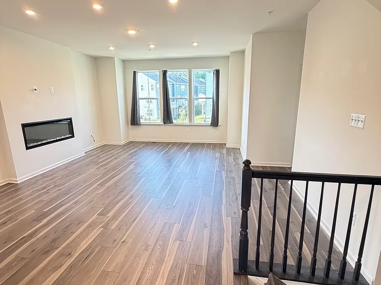 7846 Hope Ct — Photo 15