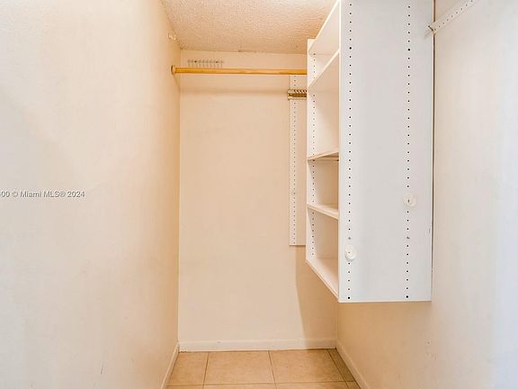 5th image of 1021 Mockingbird Ln APT 208
