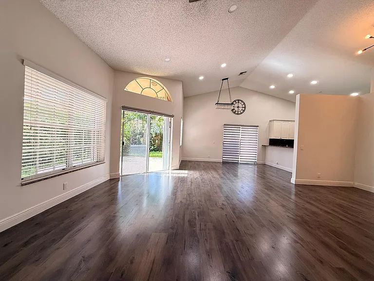 11042 Topeka Pl — Photo 14