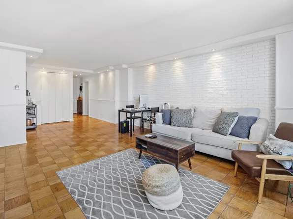 345 East 93rd Street image 4 of 13