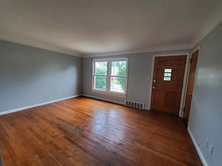 16108 Edgewood Ave — Photo 5
