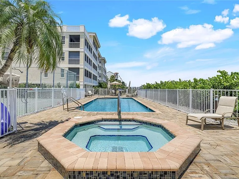 9380 Gulf Shore Dr #102 — Photo 2
