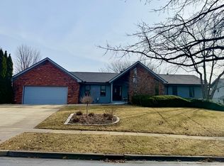 1903 Oakwood Ave, Bloomington, IL 61704