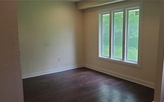 3rd image of 4010 E 35th St