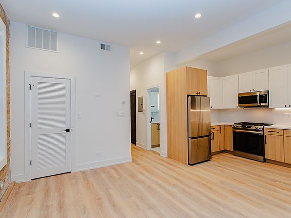 2nd image of 618 W Wrightwood Ave #2F