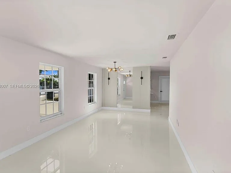 6330 SW 135th Ave — Photo 3